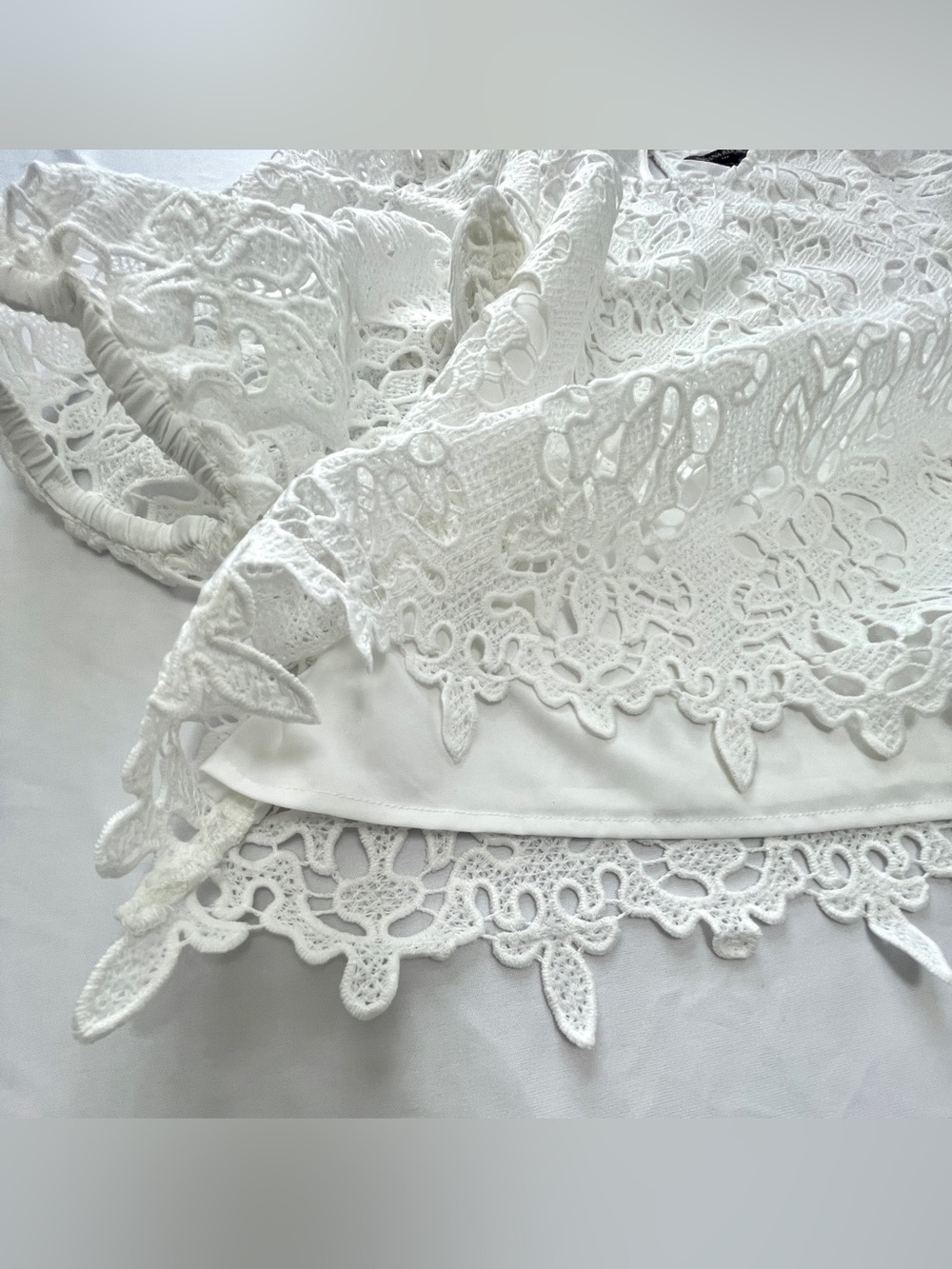 EUC Banana Republic White Floral Lace Puff-Sleeve Top Blouse Size M - Picture 5 of 9